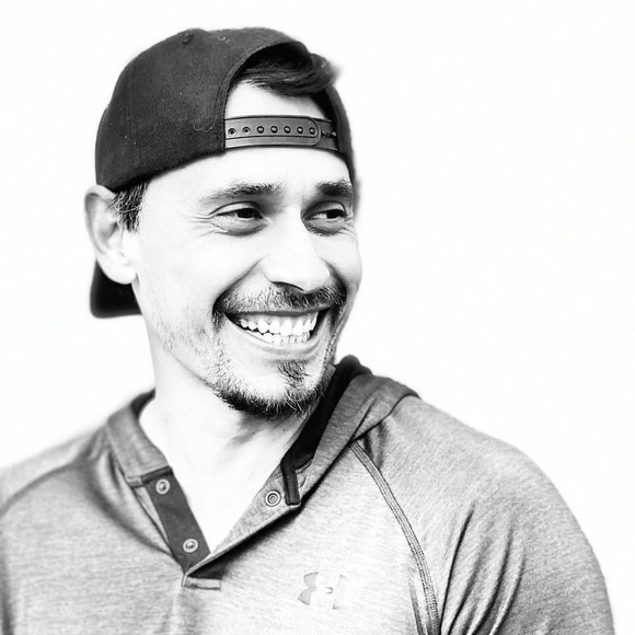 Meet your Posher, Ian - Picture 1 of 1